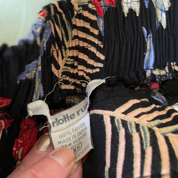 Xs tropical black wide leg capri, donating 10/10 - Picture 4 of 8